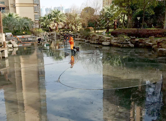 牡丹景观池淤泥清理